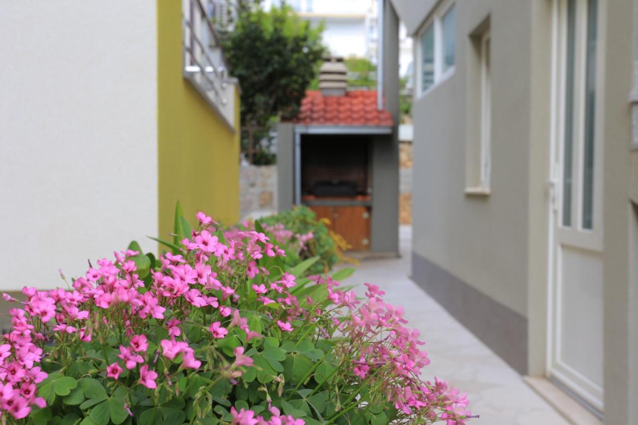 Apartments By The Sea Nemira, Omis - 17039 Tice Extérieur photo