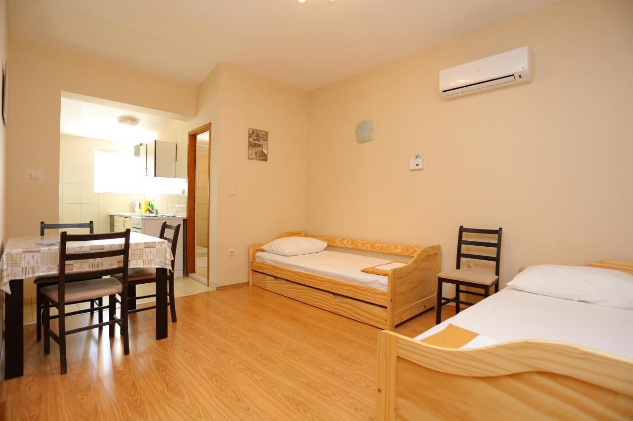 Apartments By The Sea Nemira, Omis - 17039 Tice Extérieur photo