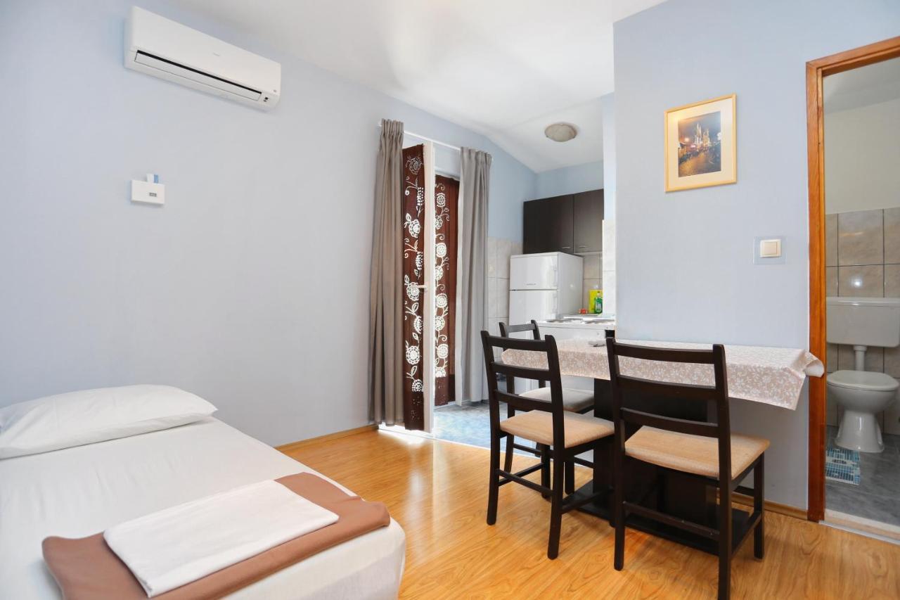 Apartments By The Sea Nemira, Omis - 17039 Tice Extérieur photo